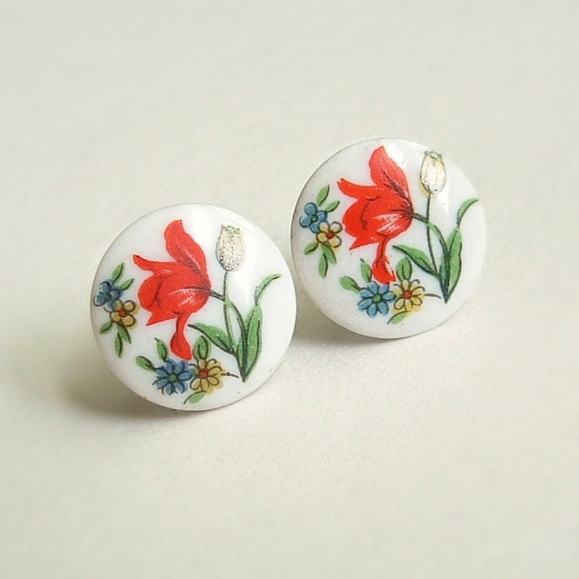 Small Tulip Post Earrings Vintage Glass Floral Cameo Studs Hypoallergenic Spring Flower Jewelry