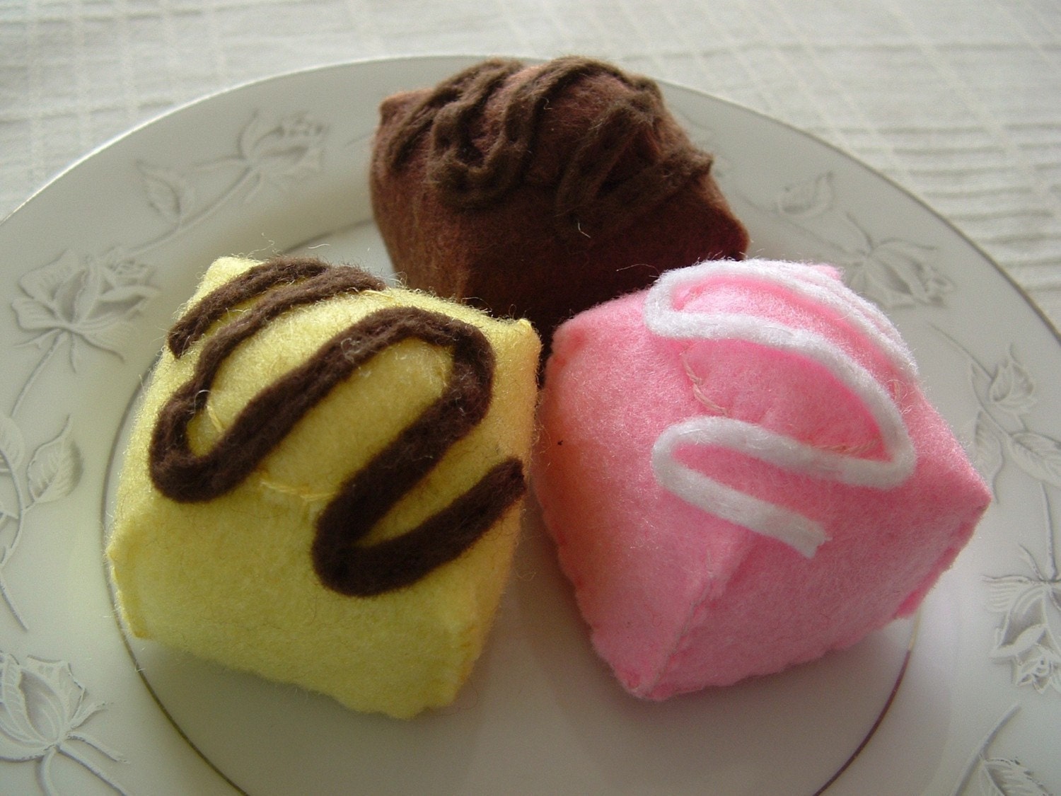 Felt Food - Cute Cakes - Mr Kipling French Fancies