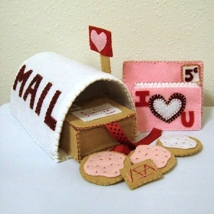 Felt Mailbox Valentine Pattern- Instant Download - PINK POST OFFICE - Send letters and cookies
