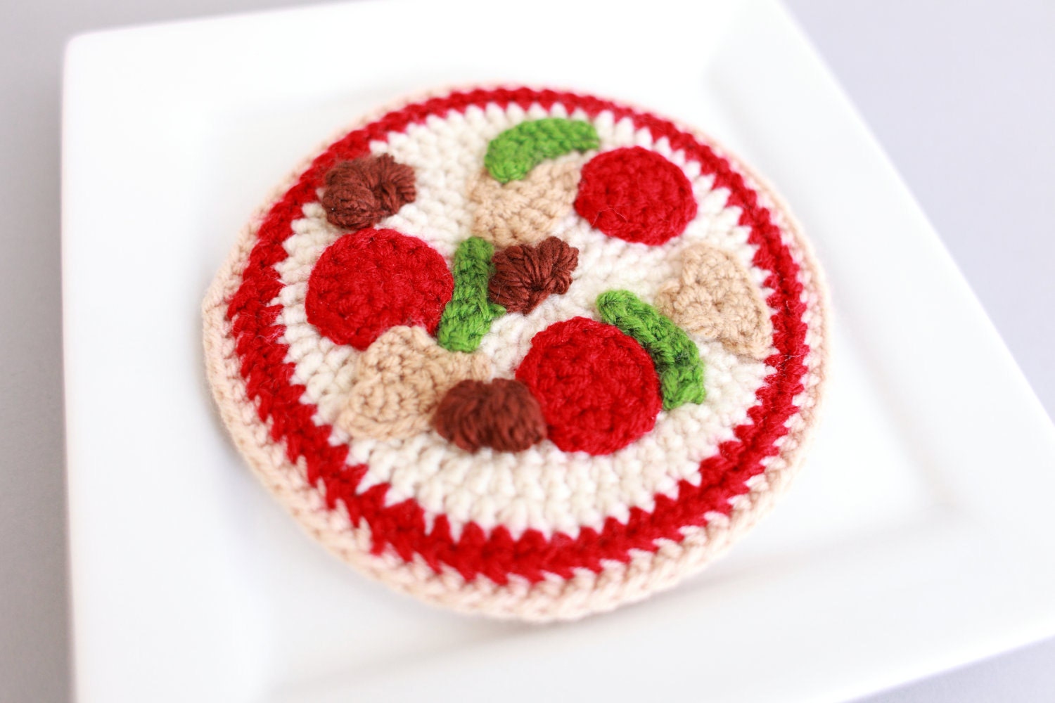 Crochet play food amigurumi pizza supreme