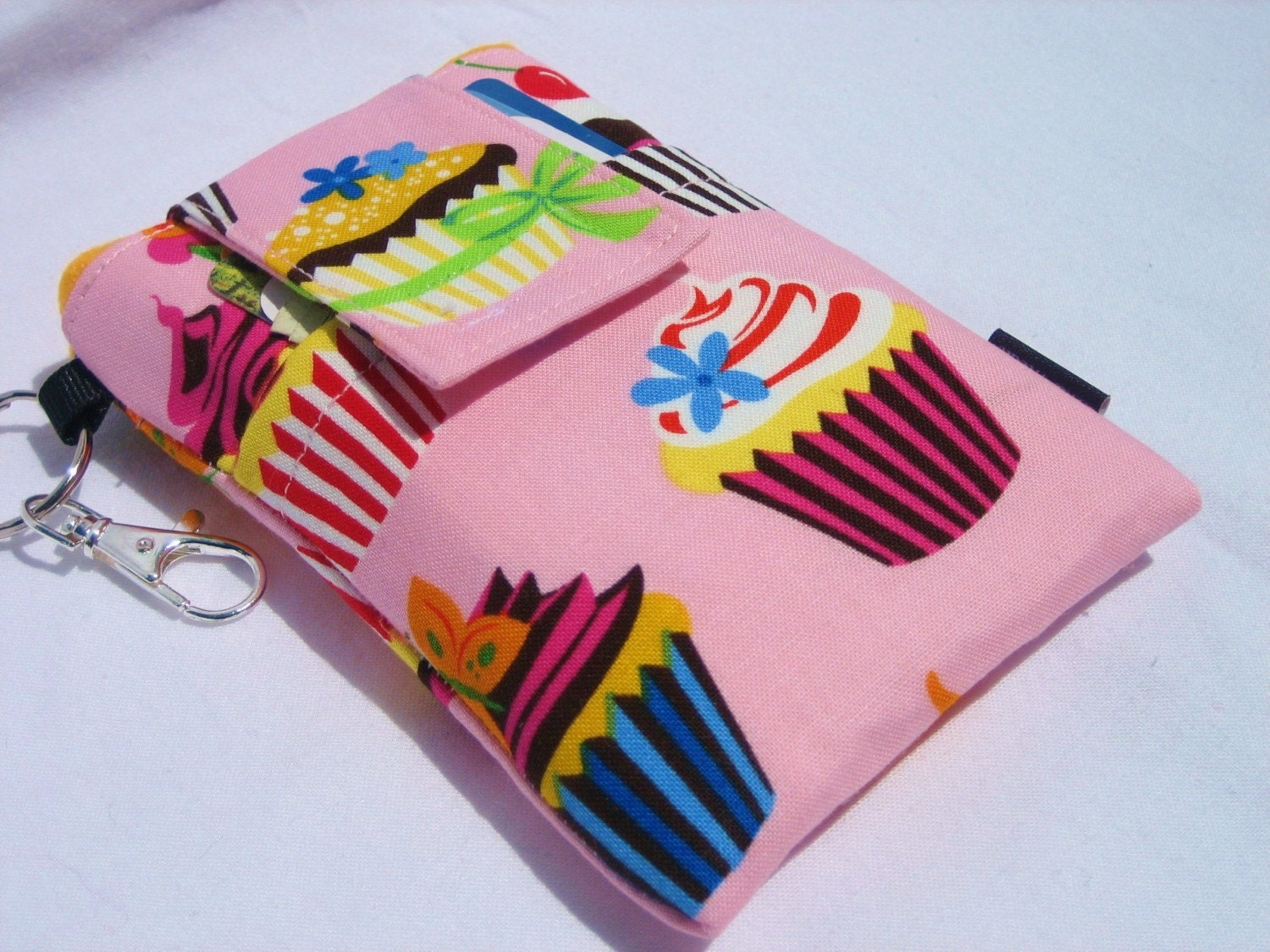 SALE - handmade cellphone case iPhone Blackberry, samsung droid iPod Touch  -- Pink Cupcake