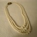 VINTAGE 1960s 3 STRAND GLASS BEADS NECKLACE (P15)