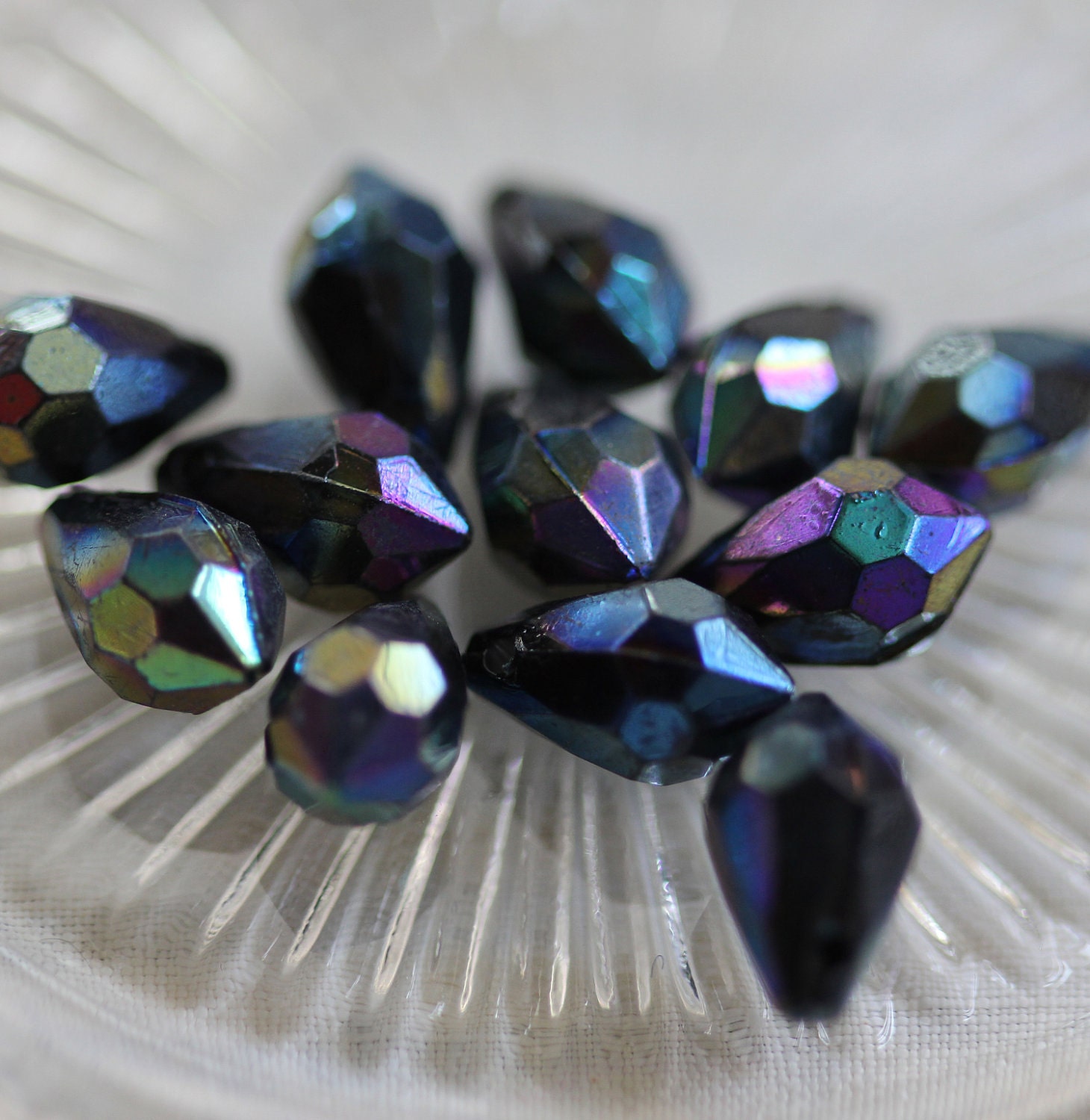 Iridescent Faceted Black/Blue/Purple/Green metallic VINTAGE Tear Drop Dangle Beads (12) 10 mm sz