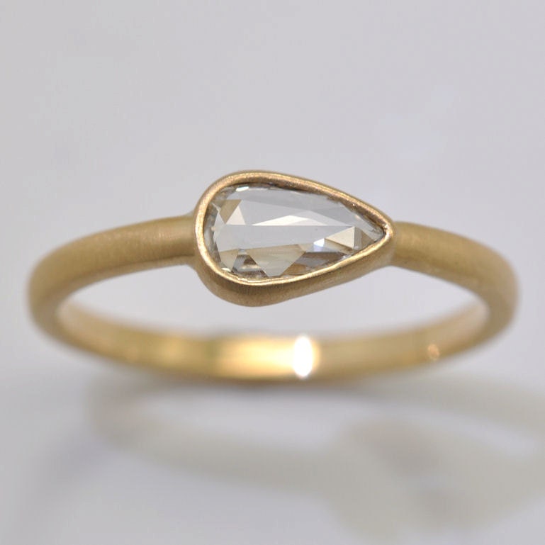 one of a kind - pear shaped rose cut diamond ring - 18k gold