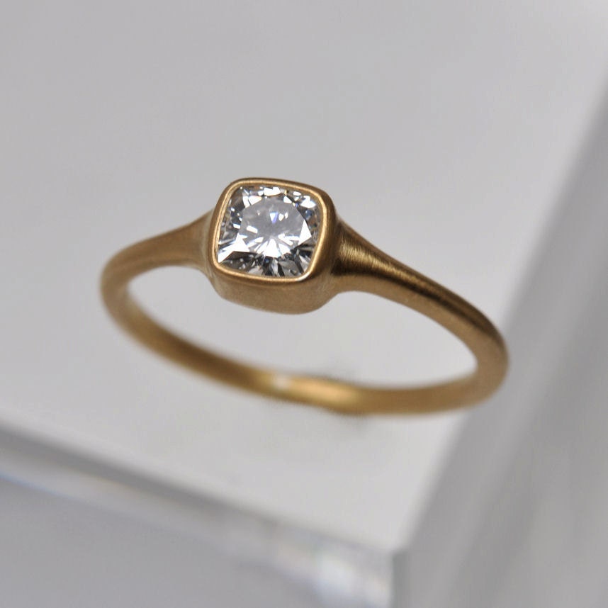 Create your own diamond engagement ring