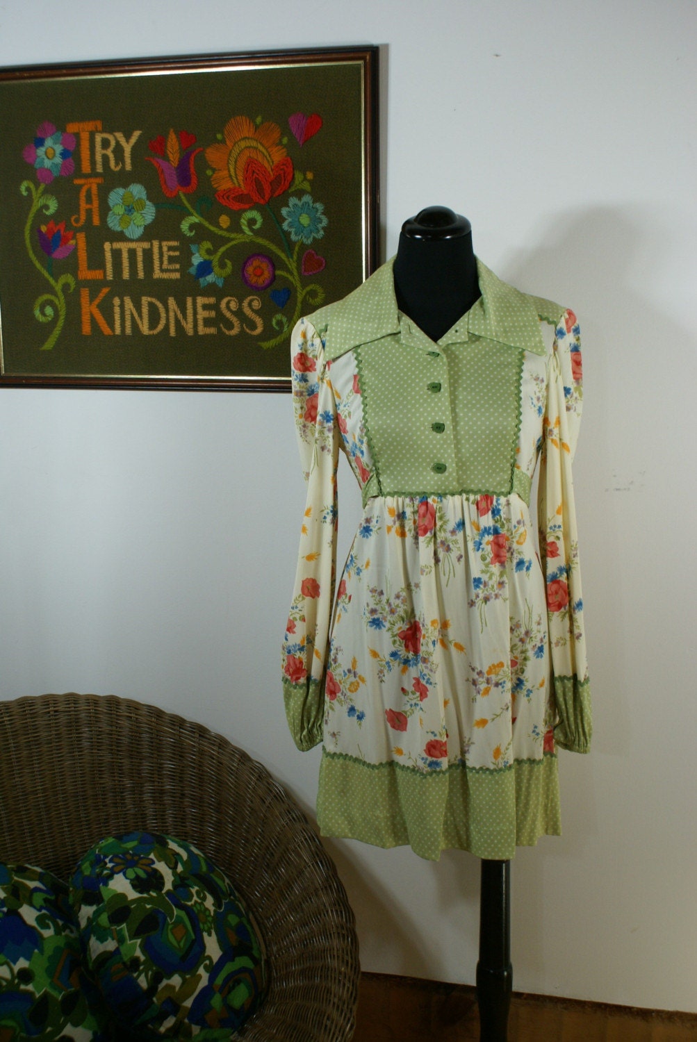 Sweet and Flowery 1970's Dress with Heart Buttons