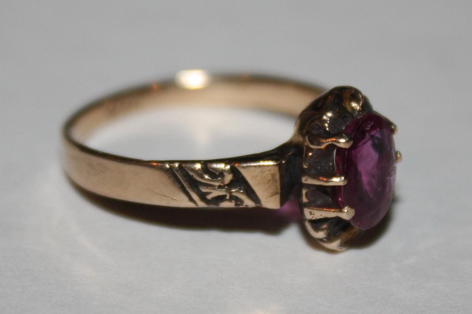 Antique Victorian Natural Ruby Ring 14K Yellow Gold Ring 1870s Circa