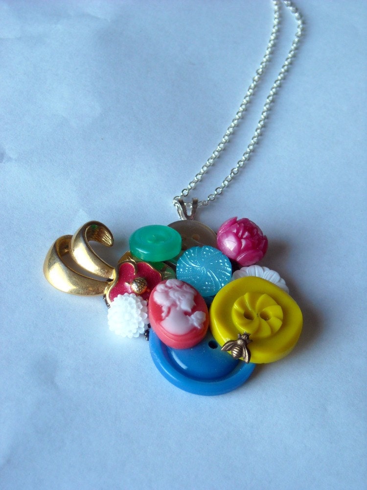 Steampunk Necklace.    A bees bouquet.