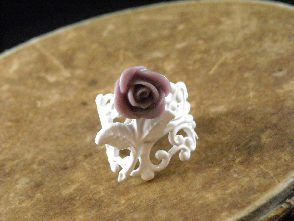 Purple rose a victorian adjustable ring. Free shipping