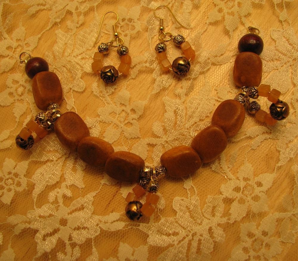 Roses, Wood and Aventurine Bracelet and Earring Set