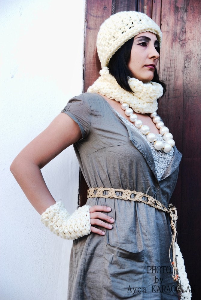Creamy White Winter Accessories Set - Neckwarmer Fingerless Gloves Hat - Set of 3