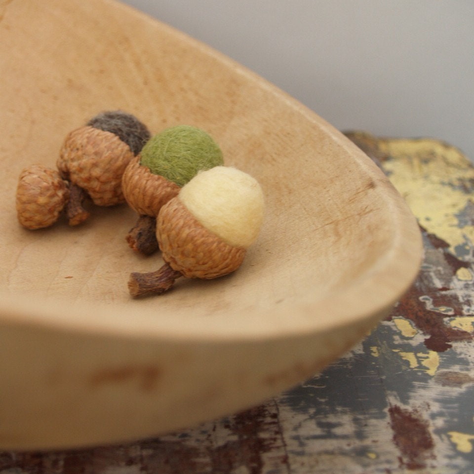 Handmade Acorns, Wool 9 Felt Needle Felted Home Decor Waldorf Woodland Natural Easter Decoration Spring Ornament Moss Green Country Vintage