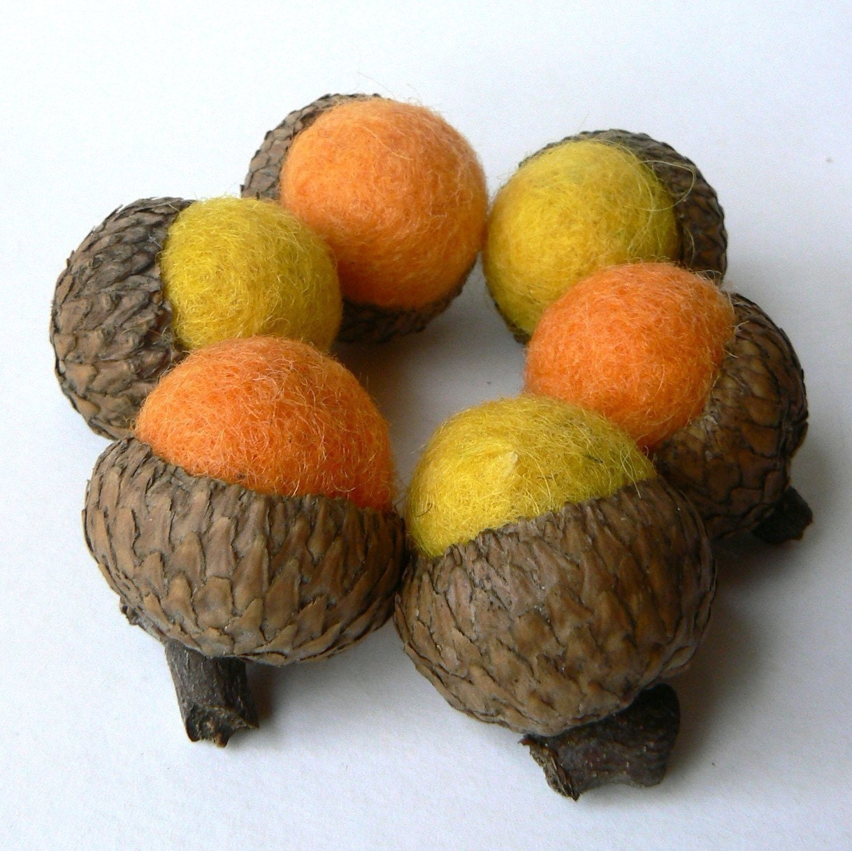 Colorful Acorns, Orange and Yellow, 6 Handmade Wool Felt Needle Felted Woodland Waldorf home decor Autumn Fall Thanksgiving Halloween