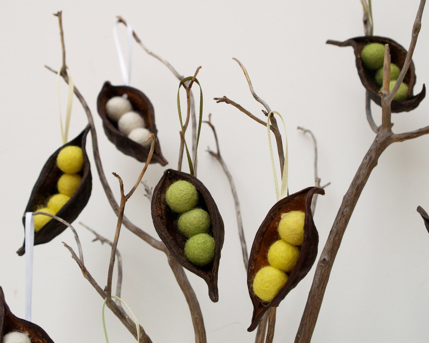 White Christmas Ornaments 3 Snow Peas in a Pod Felt Decorations Winter natural needle nature inspired handmade eco friendly Home Decor