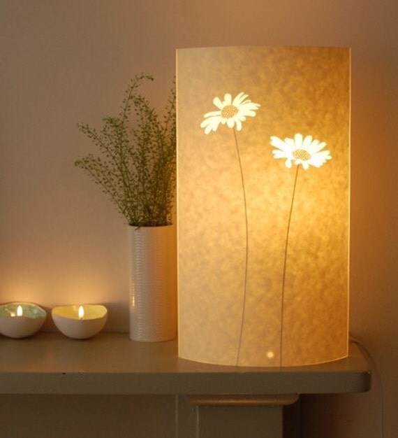 Tall Oval Daisy Table Lamp