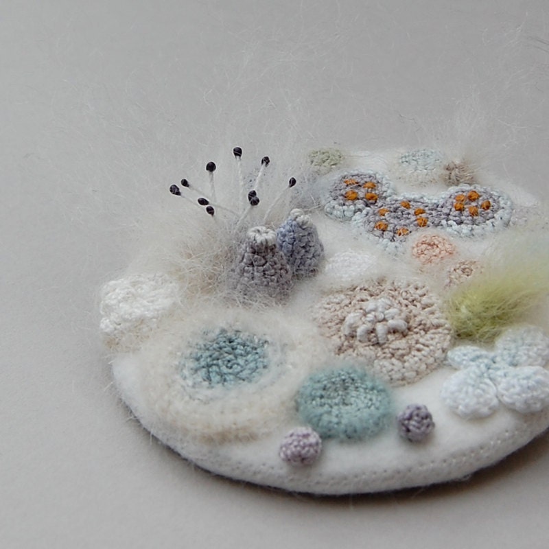 Moldy madness brooch - Pale colours