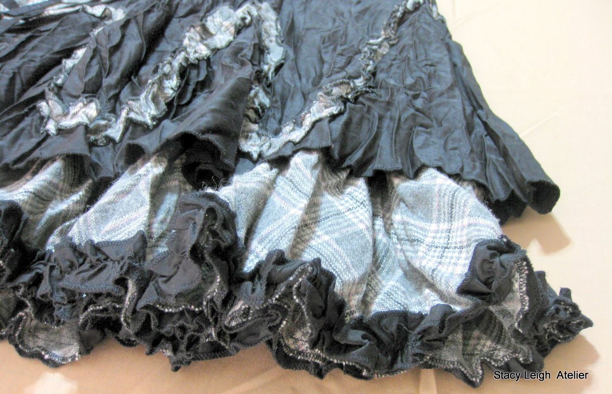 Black Crinkle Skirt with Plaid Wool and Pocket Bag Size Medium to Large