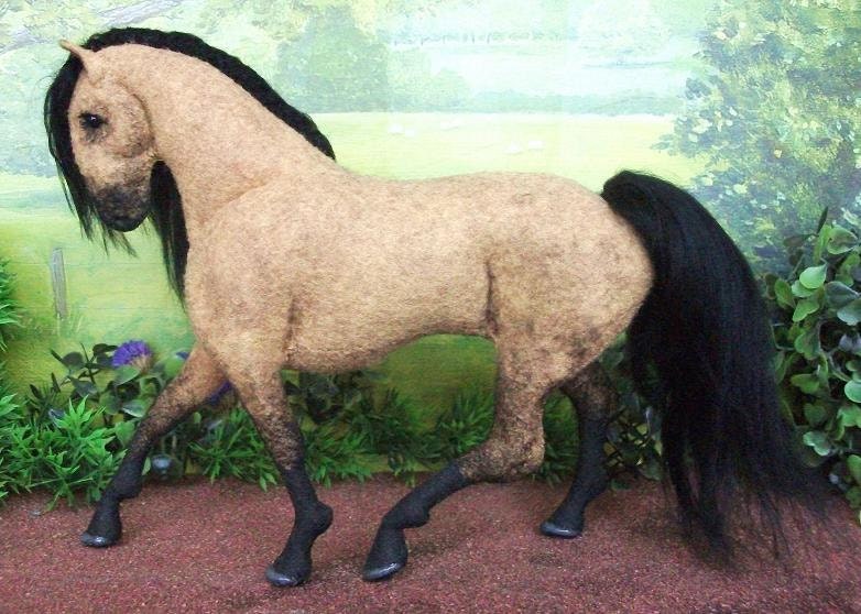 OOAK wool Felt fabric model horse 'Jenaveve'