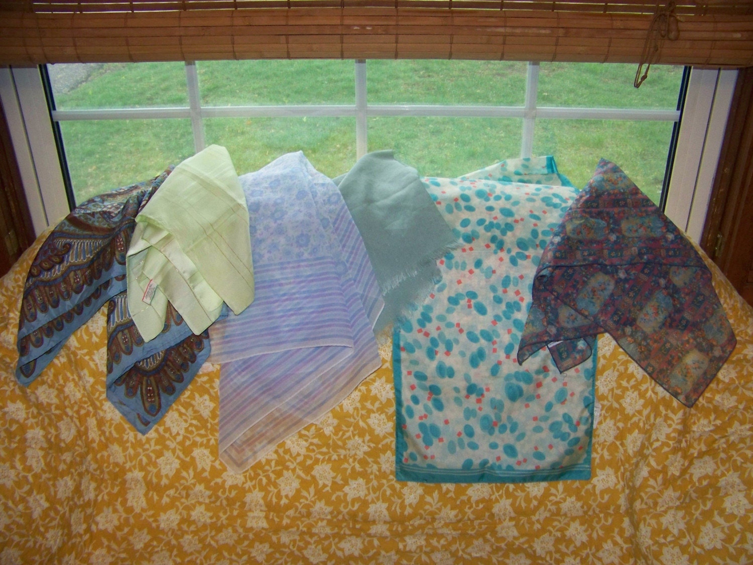 Lot ot six vintage scarfs