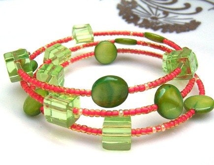 Glass and Green Mother of Pearl Memory Wire Bracelet