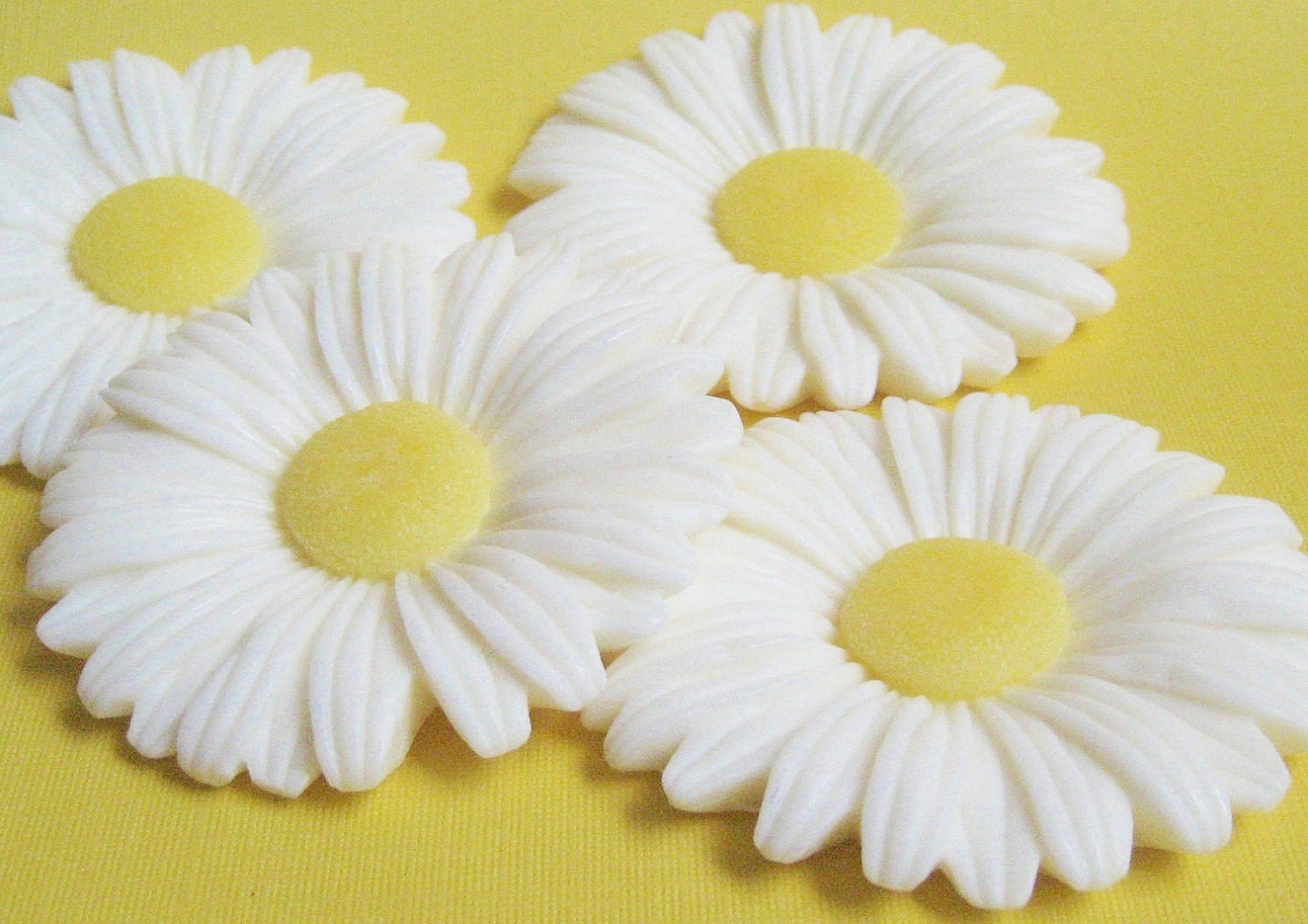 Daisy Soap Favors - 30 Soap Favors for Bridal Showers, Weddings, Parties and Baby Showers