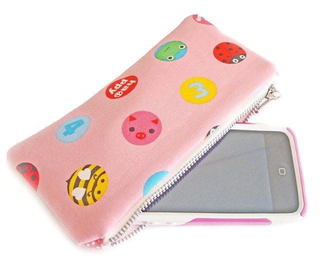 Animal Circles - Large Zippered Cosmetic Coin Purse Clutch Gadget Case Ipod Iphone