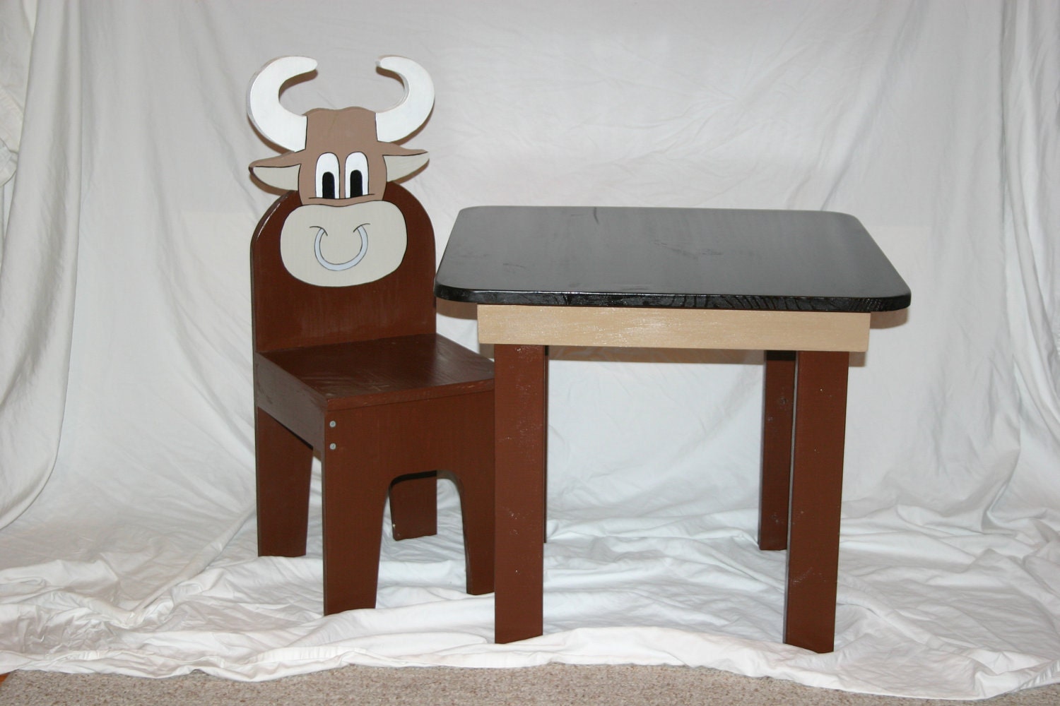 NEW - iChart Stained Kids Table and Chair Set with 1 Animal Chair