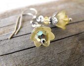 Pale yellow tulip flower earrings - Mercedes