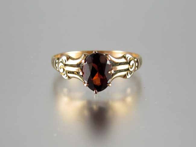 AUTHENTIC (not repro)Victorian 10k rose gold garnet solitaire ring