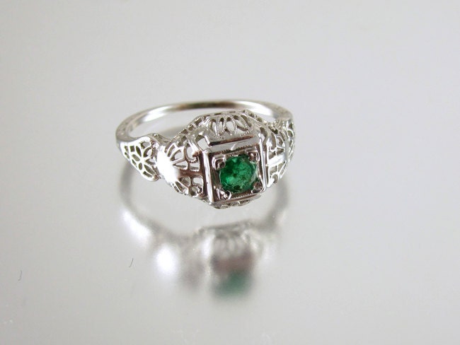 18k Edwardian Art Deco emerald filigree solitaire ring