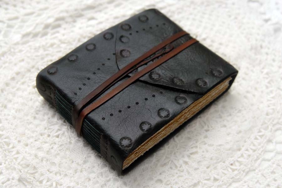 The Wandering Artist - Almost Black Leather Sketchbook with Old Maps and Aged Textured Heavyweight Paper