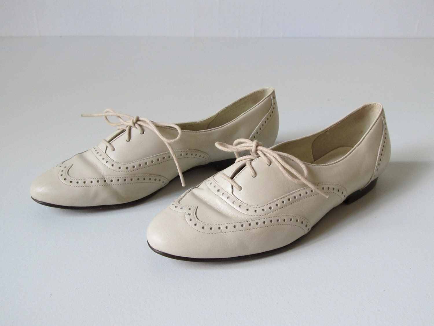 Brogue Shoes / Oxford Shoes / Alabaster / Size 7