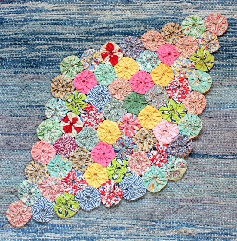 Vintage Feedsack Fabric Yoyo Table Mat Doily