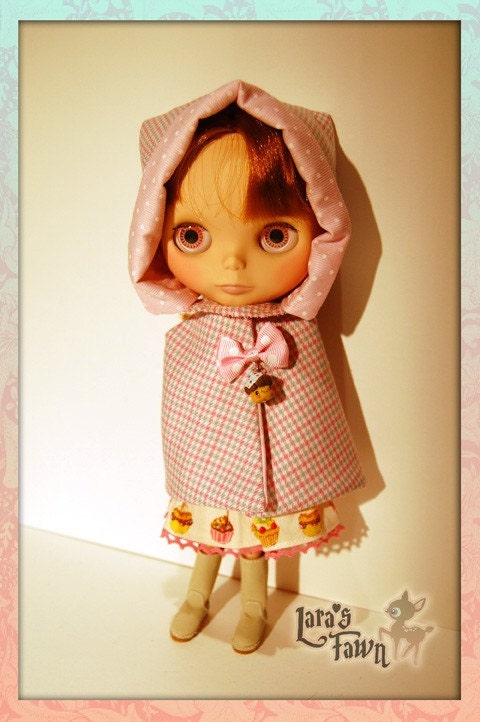 CUPCAKES DOTS AND CHECKERS CAPE AND BONNET SET