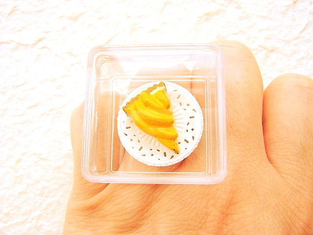 Cute Food Ring Miniature Food Jewelry Banana Pie Display Case