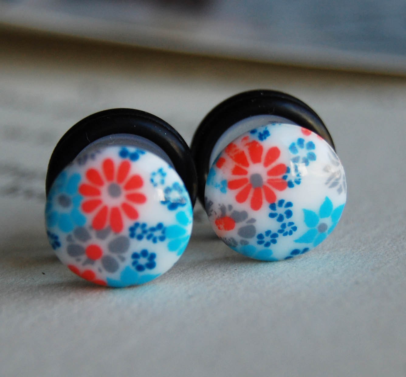 00g (10mm) Retro Floral Cameo Plugs- for stretched ears