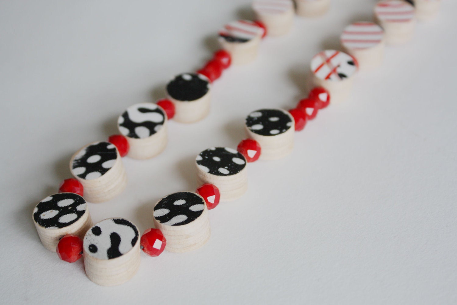 Recycled Skateboard Necklace-Grand Finale No.22 Skateboard Pearls 28"