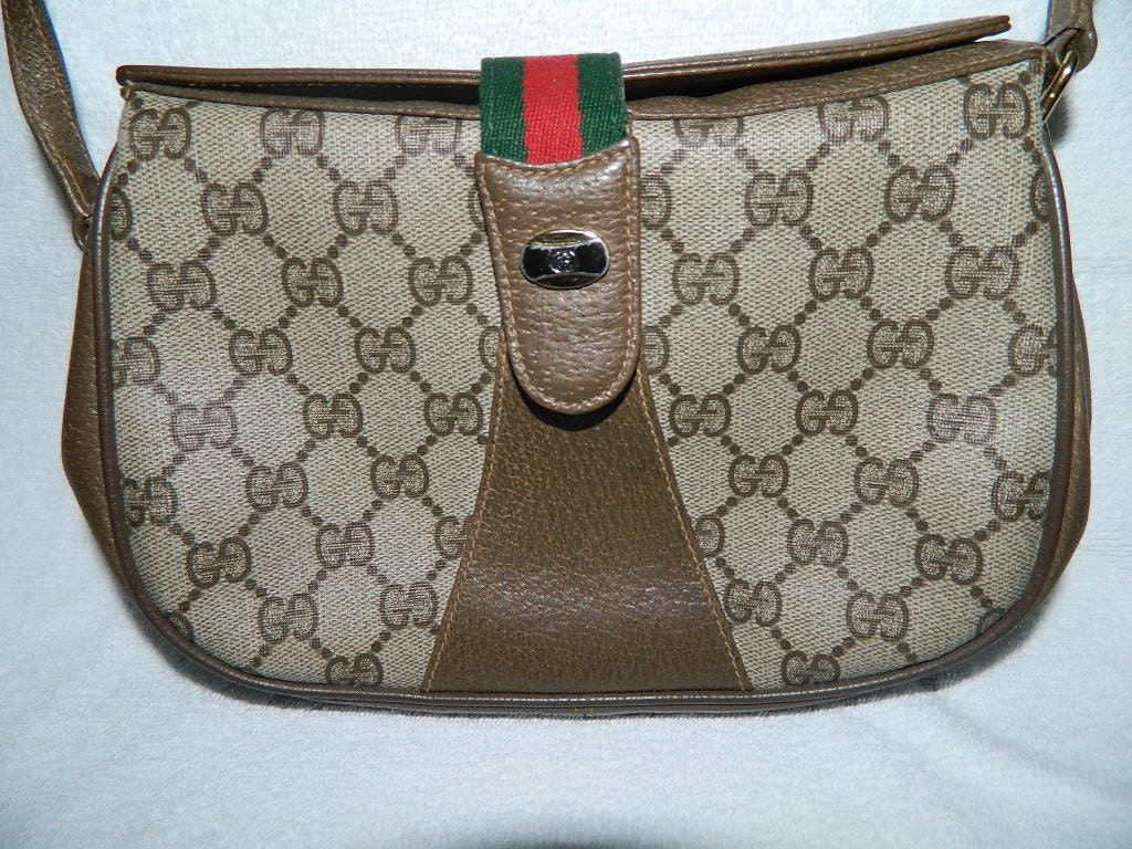 Beautiful  Sale Vintage GUCCI Classic Handbag GG Logo Authentic cross body bag Purse Accessory collection Clearance