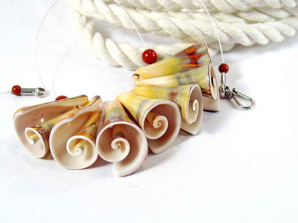 Seashell Necklace, Tropical Necklace, Beach Jewellery, Fun Necklace