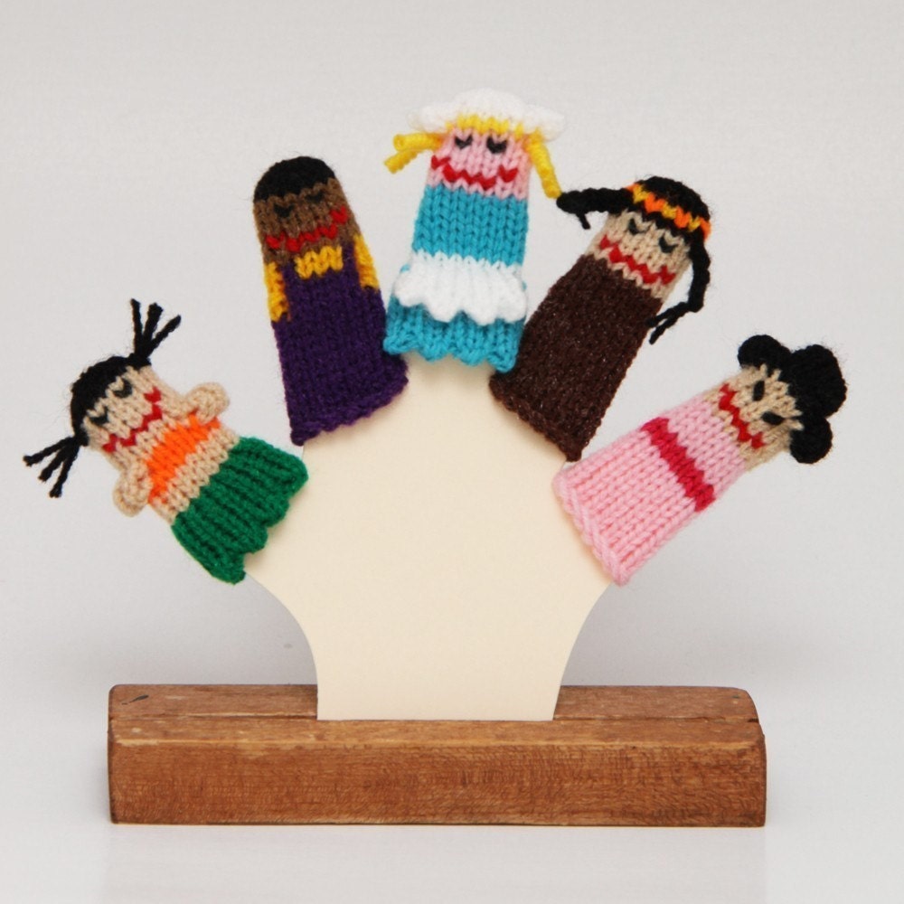 Children of the World Finger Puppet Set  (Includes 5 finger puppets.)