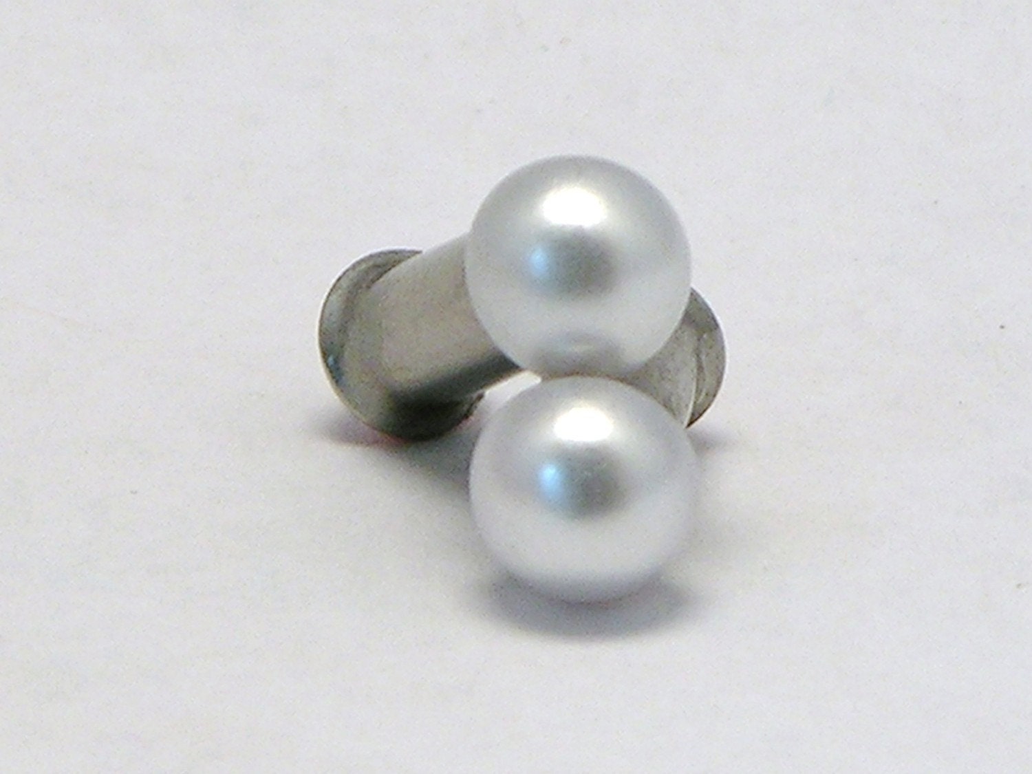 Pearl Plugs 4 Gauge