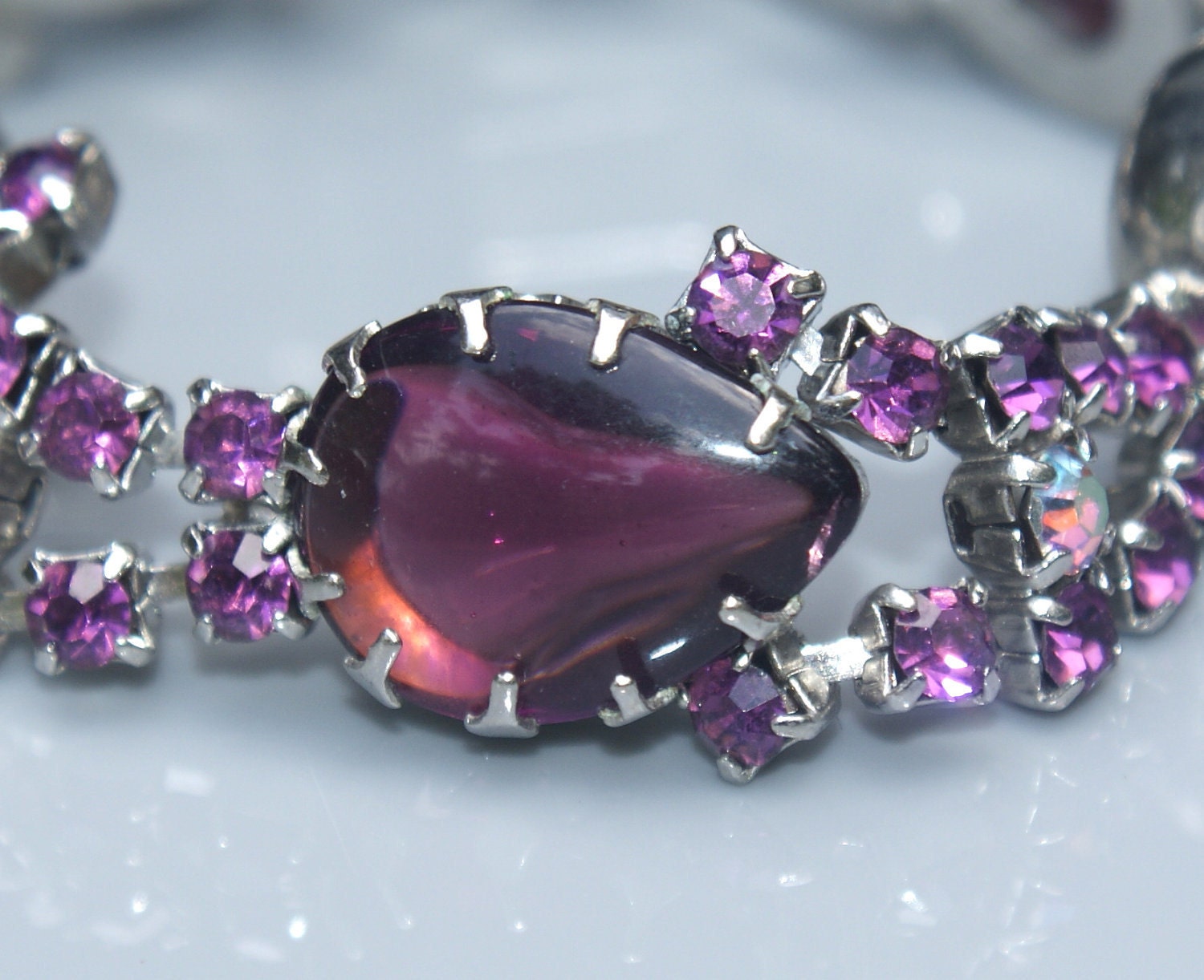 V I N T A G E Bracelet Beautiful Unique Purple Glass Rhinestone Teardrop
