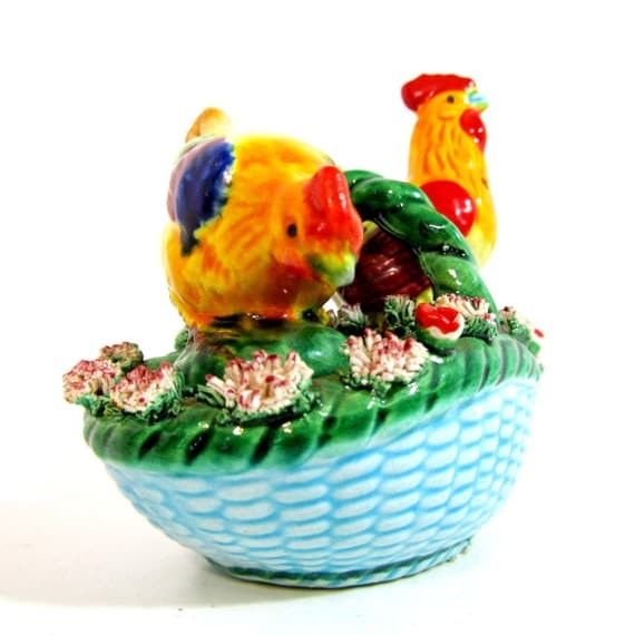 Vintage hen and rooster salt and pepper basket