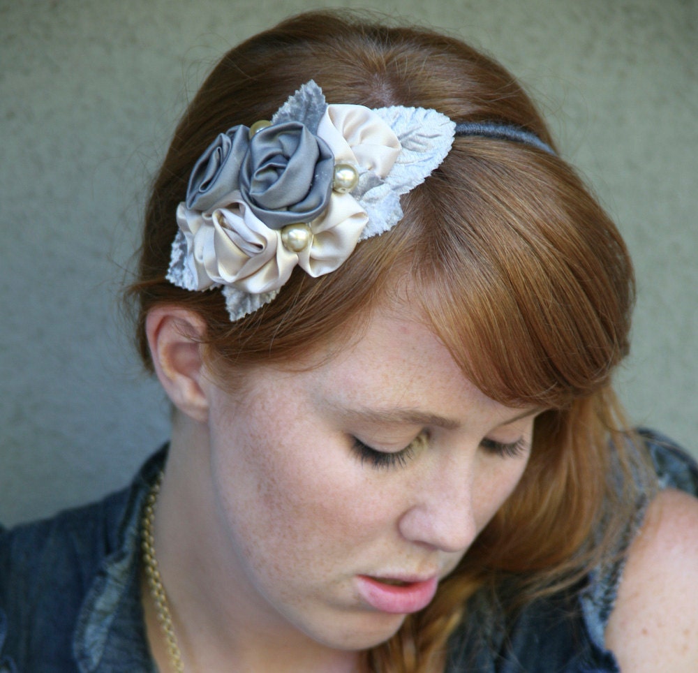 headband of rolled gray and pink roses