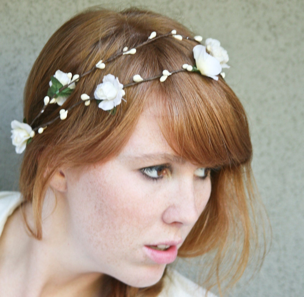 woodland wedding wreath in ivory