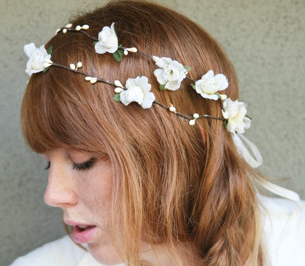 woodland wedding wreath in ivory