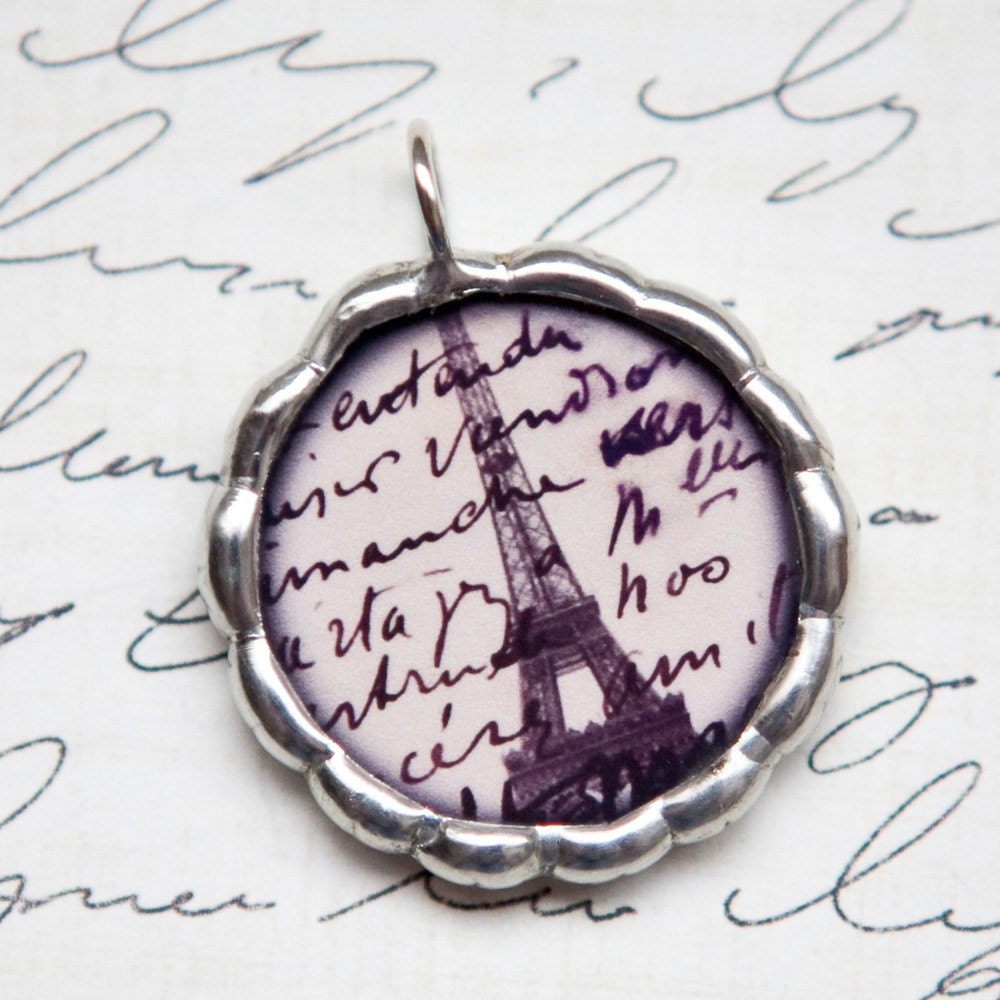 live your dream scalloped pendant