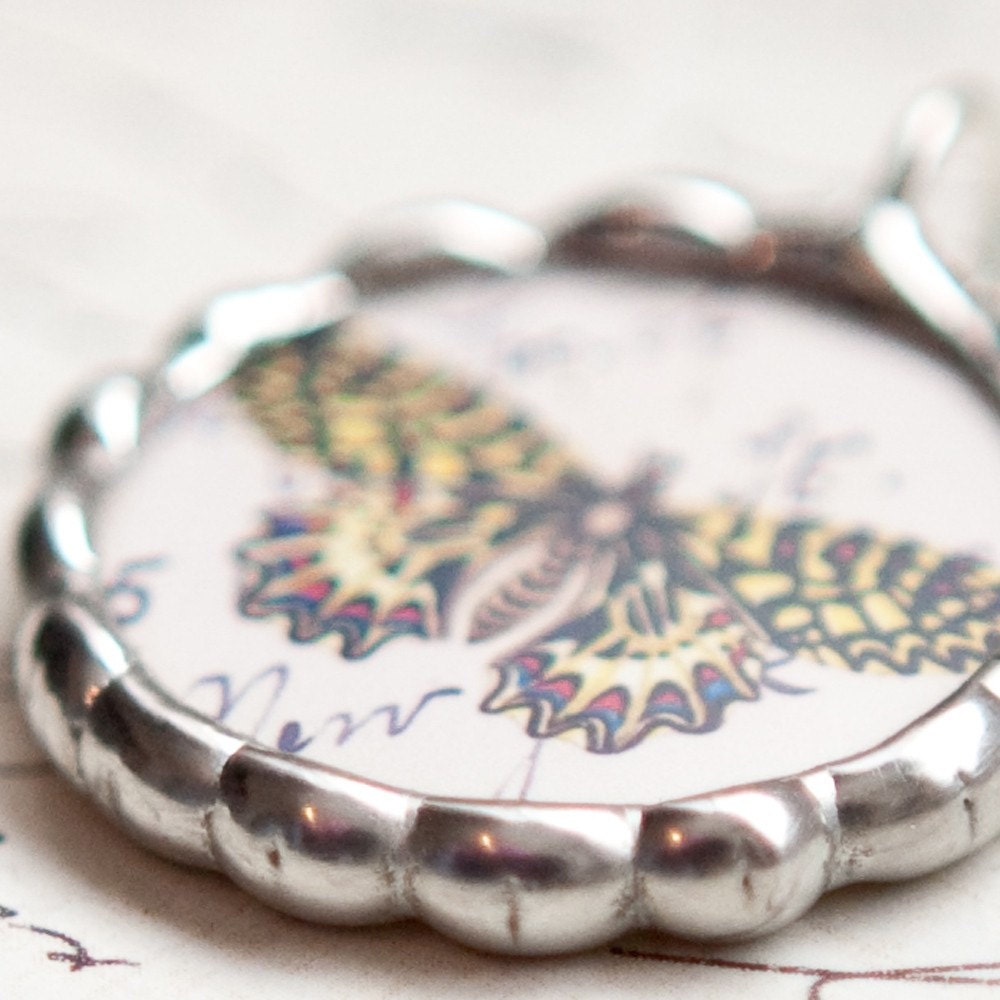 magical scalloped pendant