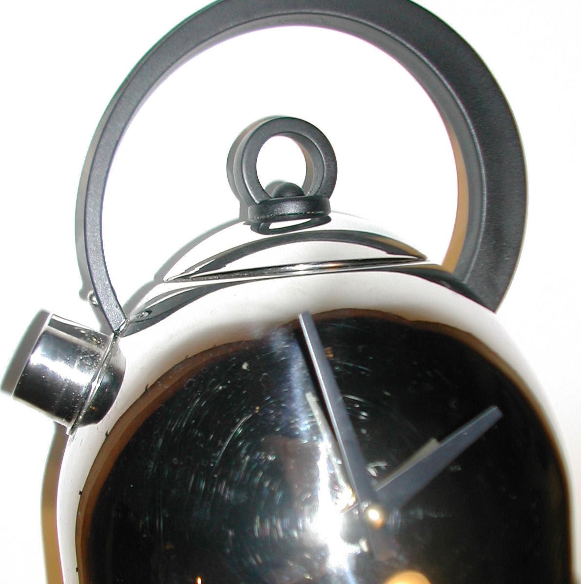 Tea for two and two for tea. . .at 2 o'clock - recycled teapot into a clock