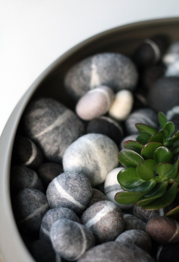 Felted Pebble Gift Set in Gray tones